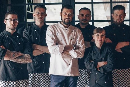 The kitchen and service team at Happyopenroad